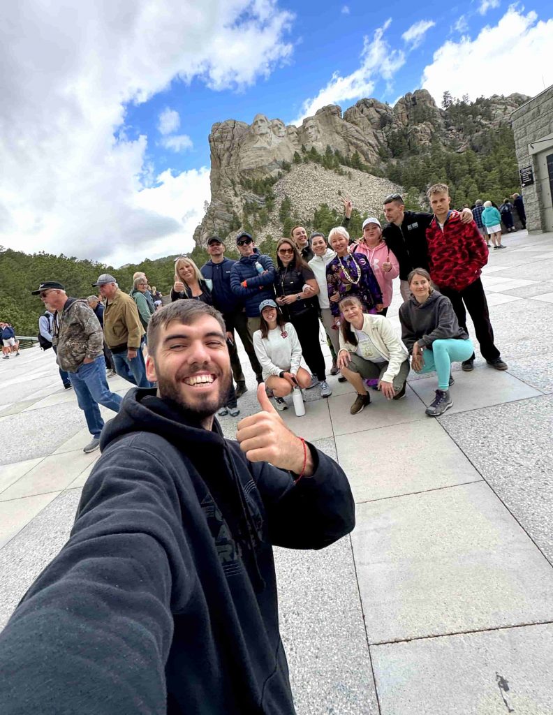 Путешествие по Южной Дакоте: гора президентов – Mount Rushmore, Дьявольская  башня, Национальные парки Badlands и Deadwood — Go-Peaks